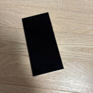 상태 완전 좋은 S24울트라 512기가 팔아요