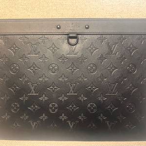 루이비통 쉐도우 디스커버리 클러치 M62903 판매합니다