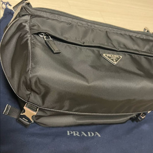 프라다 바이커백 라지
