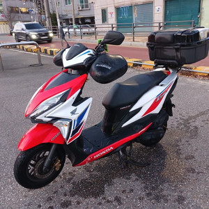 18년/엘리트125cc/세차 직후 찍은사진입니다