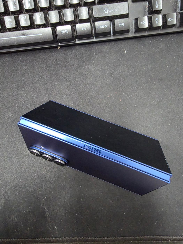 ◆특가◆갤럭시Z폴드7 256G SS급 네이비 157만--6