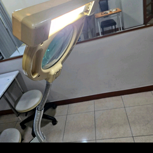 피부 미용 조명 확대경