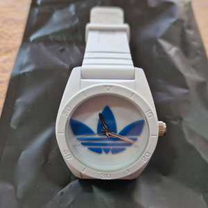 아디다스 로고 시계