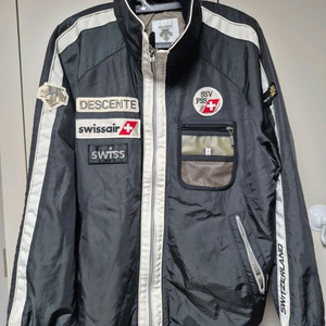 데상트 정품 스위스 스키팀 점퍼 잠바 사이즈100사이즈팝니다