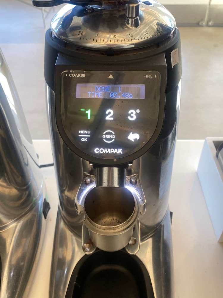 카페 정리합니다 (커피머신, 콤팍그라인더,스메그식세기, 스메그오븐, 호시자키제빙기, 바이타믹스, 키친에이드) 이미지