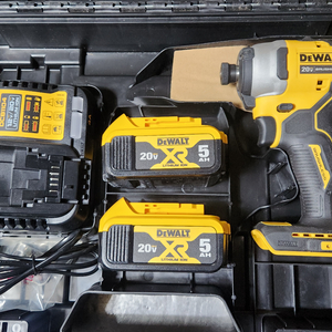 디월트 20v 충전 임팩 DCF809 A급 팝니다