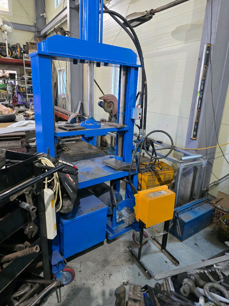 유압작두 작업철 유압프레스 이미지