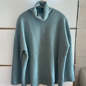 한섬 시스템 터틀넥 니트 프리사이즈