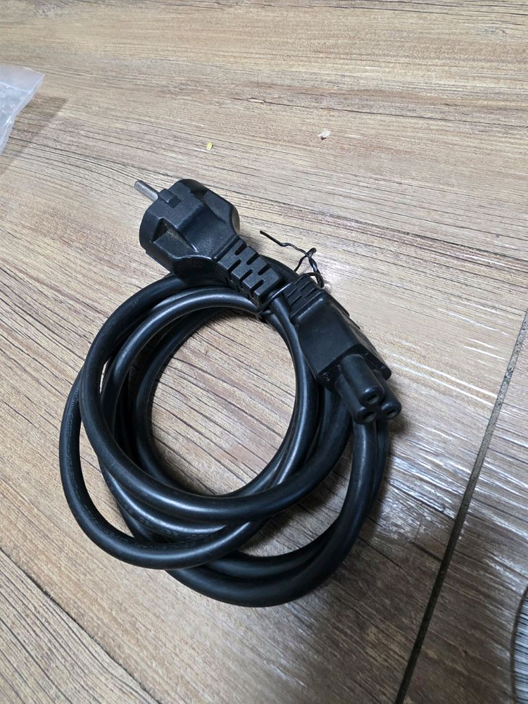 각종 컴퓨터 케이블과 전원 케이블, USB 허브를 일괄 판매 이미지