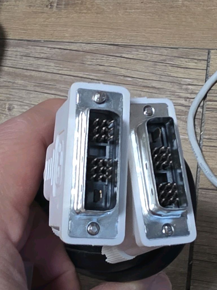 각종 컴퓨터 케이블과 전원 케이블, USB 허브를 일괄 판매 이미지