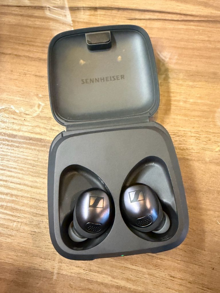 젠하이저 모멘텀 스포츠 무선 이어폰--2