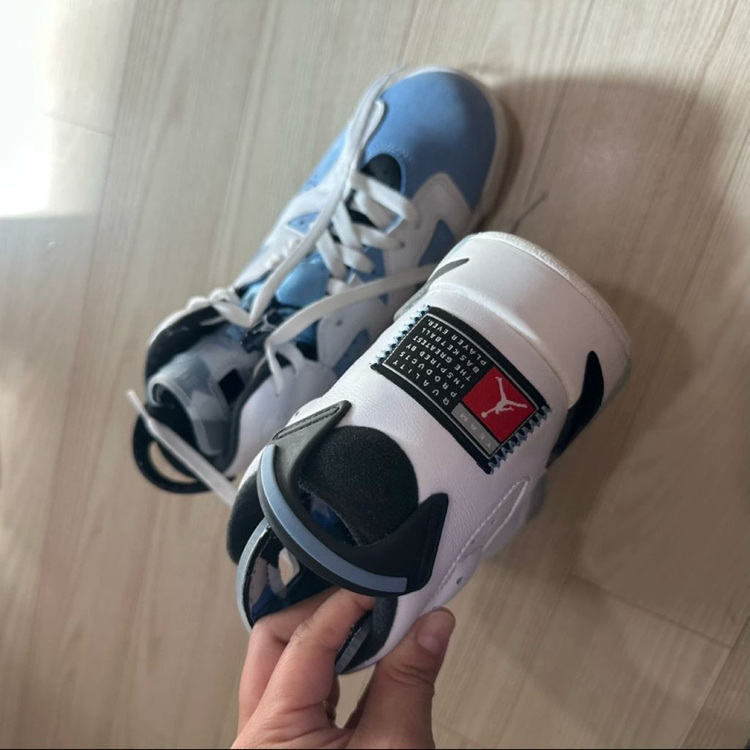 나이키 에어 조던6 레트로 유니버시티 블루 240 이미지