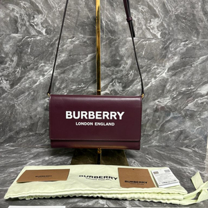 버버리 로에 woc 버건디 크로스백