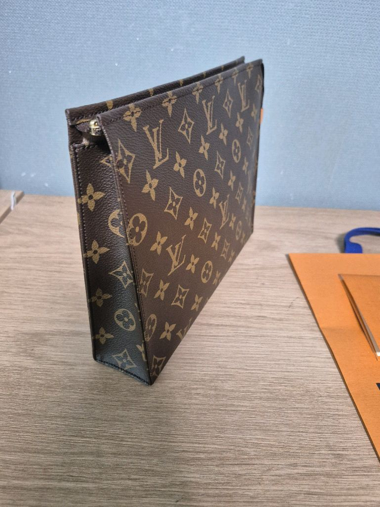 루이비통 토일렛 26 모노그램 파우치--1