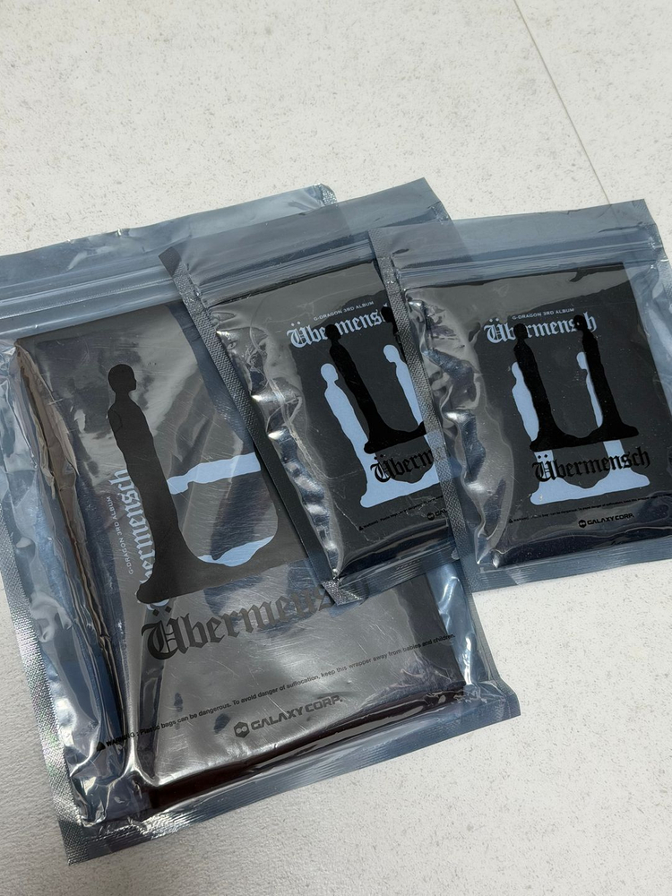 지디 응원봉 미개봉 팔아요! 지드래곤 포카or엽서 사은품 이미지