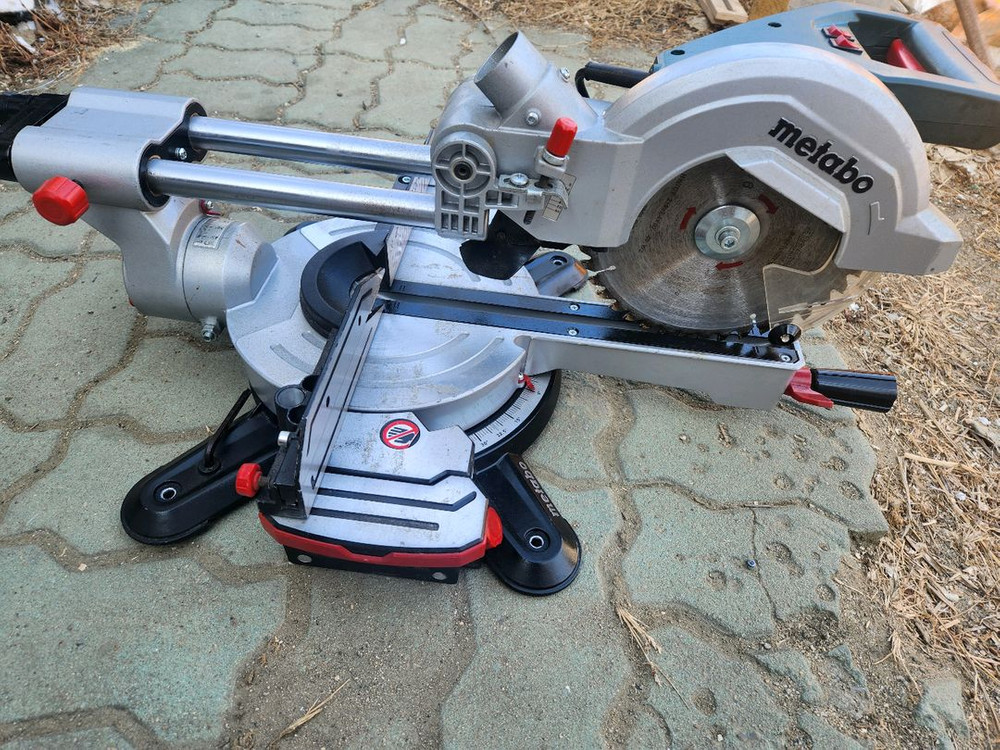 메타보 슬라이딩각도절단기 KGS216M 판매 이미지