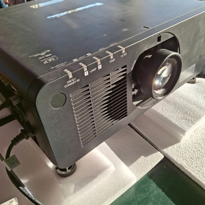 파나소닉 프로젝터 pt-dz870