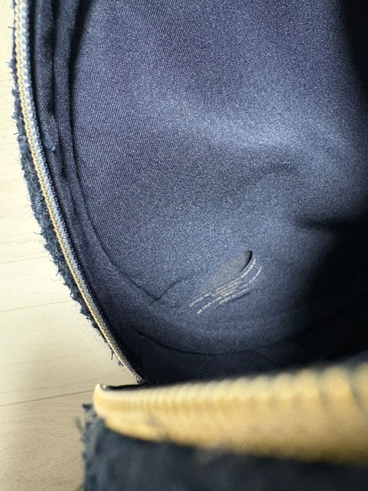 [새상품]샤넬 정품 2025 홀리데이 트위드 원형 파우치 네이비 이미지