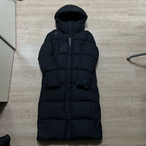 데상트 여성 구스다운 와펜 빅로고 롱패딩 점퍼 [블랙] S/85 이미지