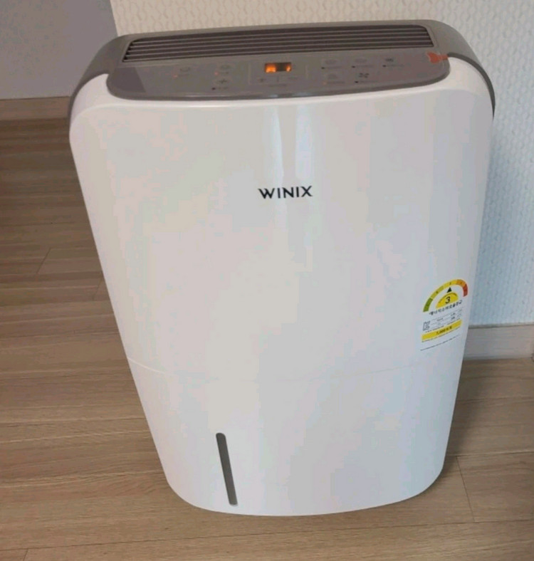 거의 새것 위닉스 예쁘고 성능 좋은 제습기--6