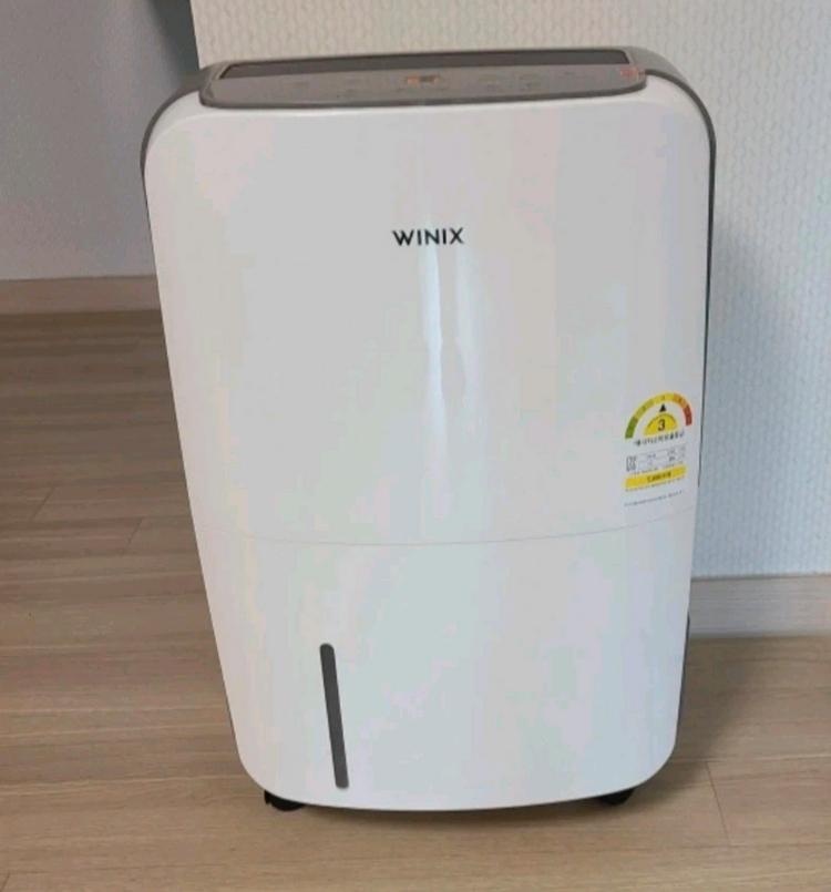 거의 새것 위닉스 예쁘고 성능 좋은 제습기--7