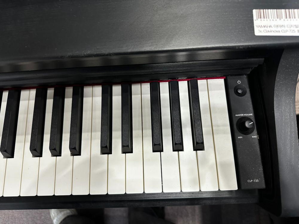 야마하 CLP725 판매합니다 이미지