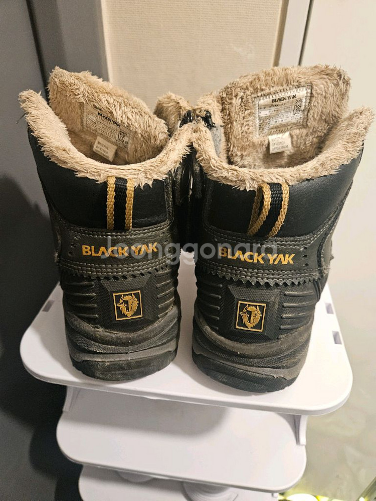 블랙야크 yak77 240사이즈 방한안전화팝니다--2