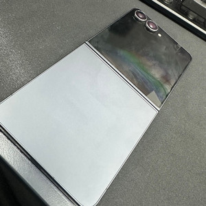 갤럭시 Z플립7 256GB 블랙색상
