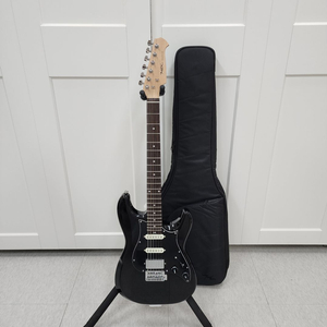 헥스 스트랫 일렉기타 E100 TRD MBK 이미지