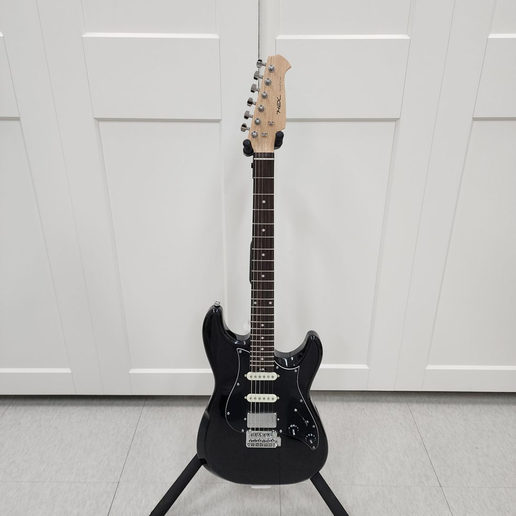 헥스 스트랫 일렉기타 E100 TRD MBK 이미지