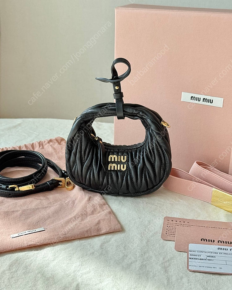 미우미우 완더 마테라쎄 나파 가죽 마이크로 호보백--0