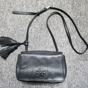 토리버치 블랙 가죽 크로스백-정품