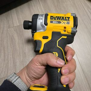 디월트 dcf860 임팩드라이버 (2024년식)베어툴