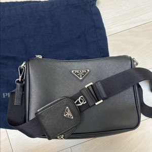 프라다 남성 크로스백