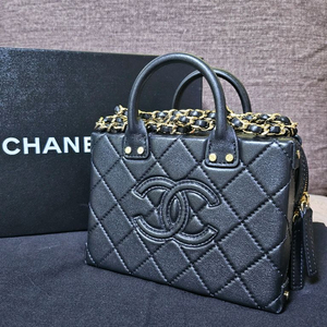 샤넬 탑핸들 코스매틱백 블랙(새상품급)