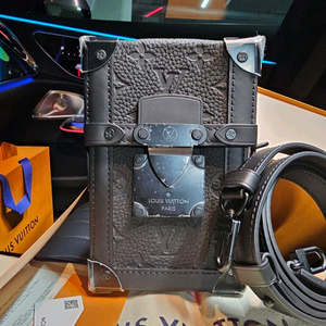 루이비통 버질아블로 s락 토리옹 버티컬 트렁크 크로스백 (새상품)