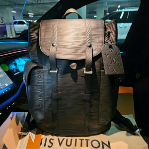 루이비통 퍼렐 한정판 크리스토퍼 백팩MM 신형 25년1월(새상품)