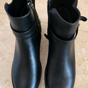 (새상품) 엘칸토 앵클부츠 4cm 245