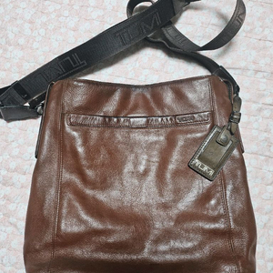 투미크로스백 정품입니다