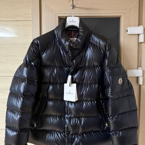 [새상품] 몽클레어 lule 블랙 6사이즈 판매합니다. 이미지