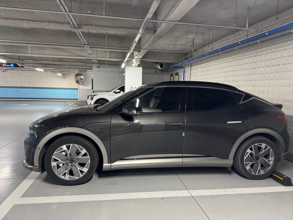 GV60 23MY 스탠다드AWD 마칼루 그레이 팝니다. 이미지