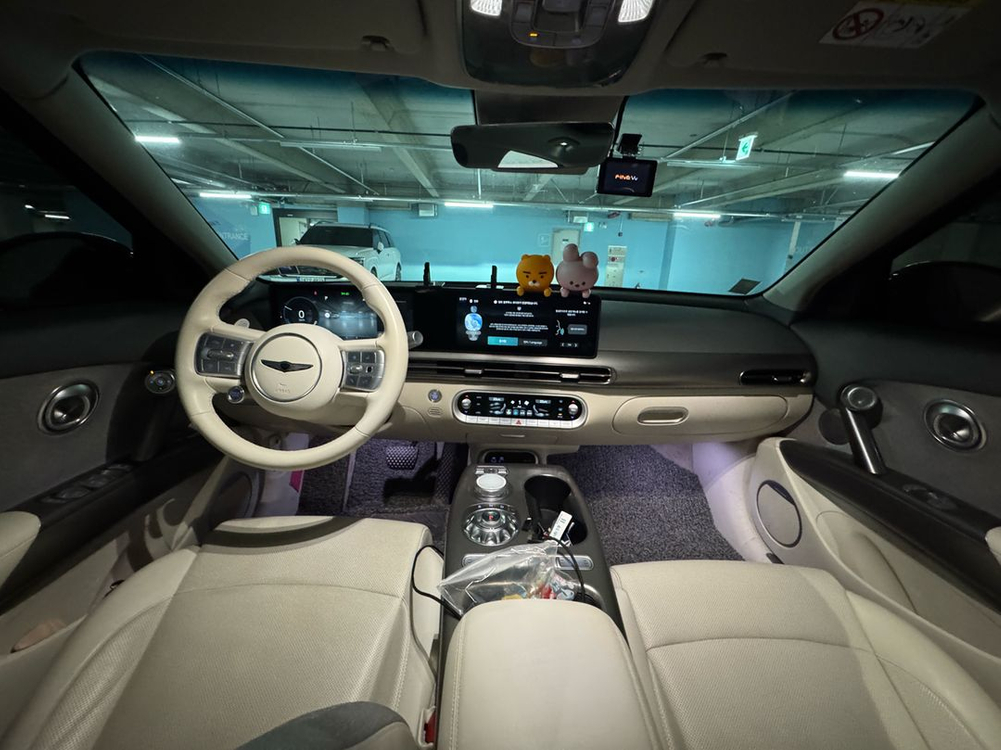 GV60 23MY 스탠다드AWD 마칼루 그레이 팝니다. 이미지