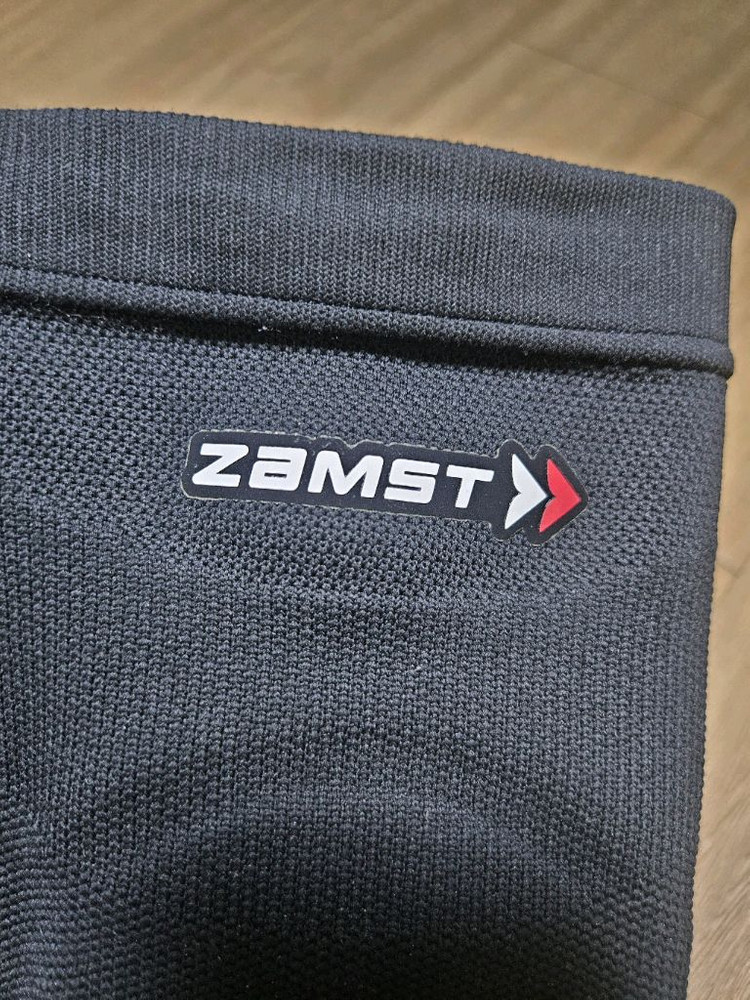 잠스트 zk모션 무릎보호대 이미지
