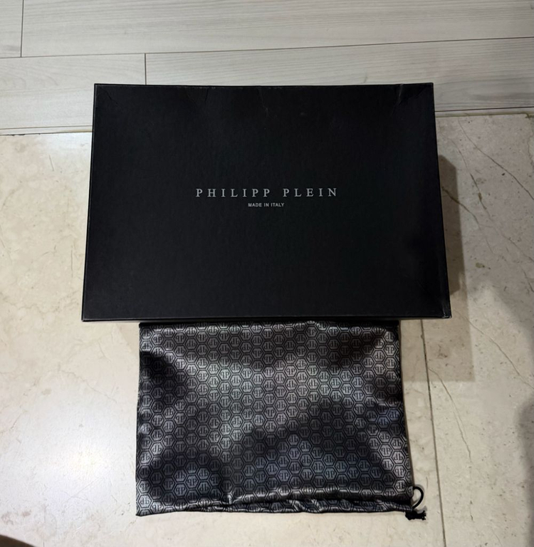 필립플레인 레더 스니커즈 41사이즈--9