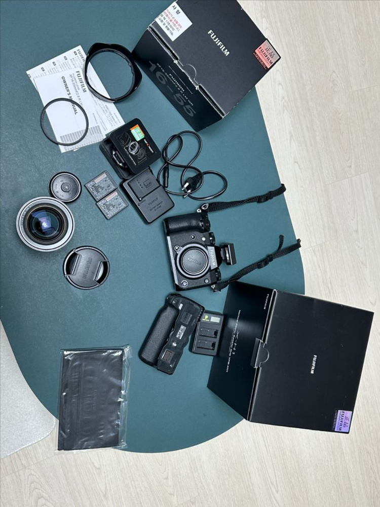 후지필름H1 카메라 + 세로그립 이미지