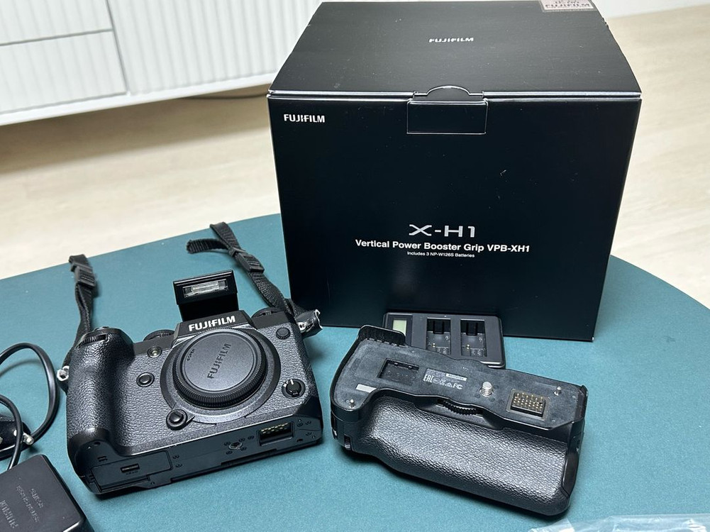 후지필름H1 카메라 + 세로그립 이미지