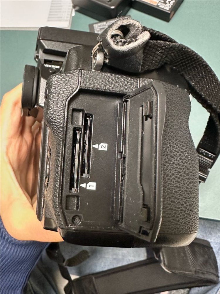 후지필름H1 카메라 + 세로그립 이미지