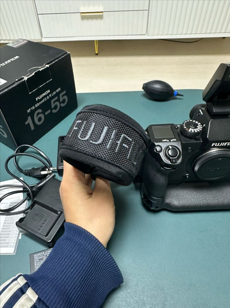 후지필름H1 카메라 + 세로그립 이미지