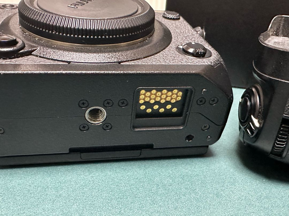 후지필름H1 카메라 + 세로그립 이미지