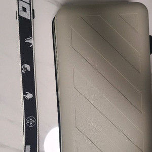 아모레퍼시픽 오프화이트 가방 판매해요